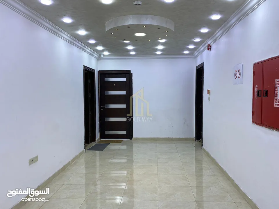 في موقع حيوي ومميز في مرج الحمام مجمع تجاري للبيع مكون من خمس طوابق بسعر مغري/ ref 9027