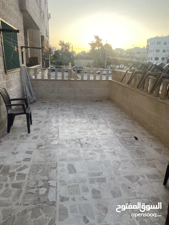 شقة للبيع.