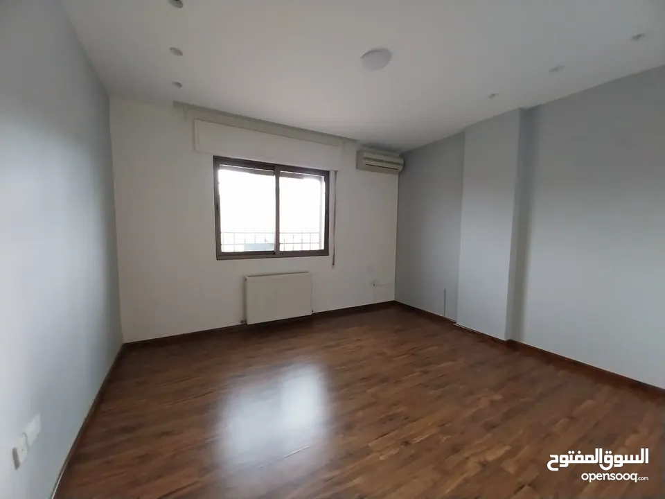 شقة غير مفروشة للإيجار 300م2 ( Property 19257 )-174965400