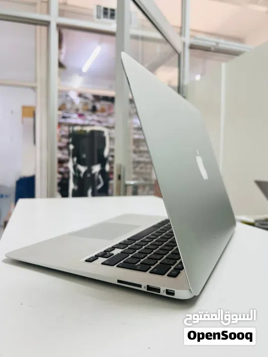 MacBook Air 13" A1466 (2017) – I5/8 Go/256 Go – Batterie OK, Caméra HS