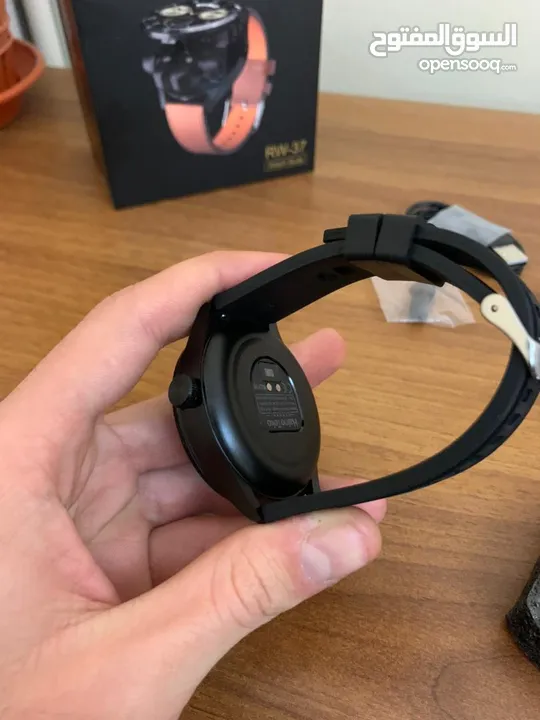SmartWatch Connectée HainoTeko RW37 avec Écouteurs Intégrés de Façon Moderne – ساعة ذكية مع سماعات م
