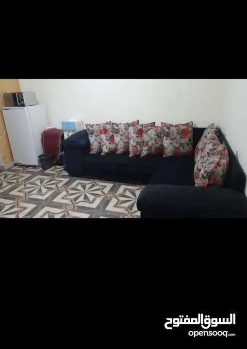 أستديوهات مفروشه بالكامل ديلوكس غرفه وصاله وغرفه ومطبخ وحمام طابق ارضي قرب محكمة شمال عمان