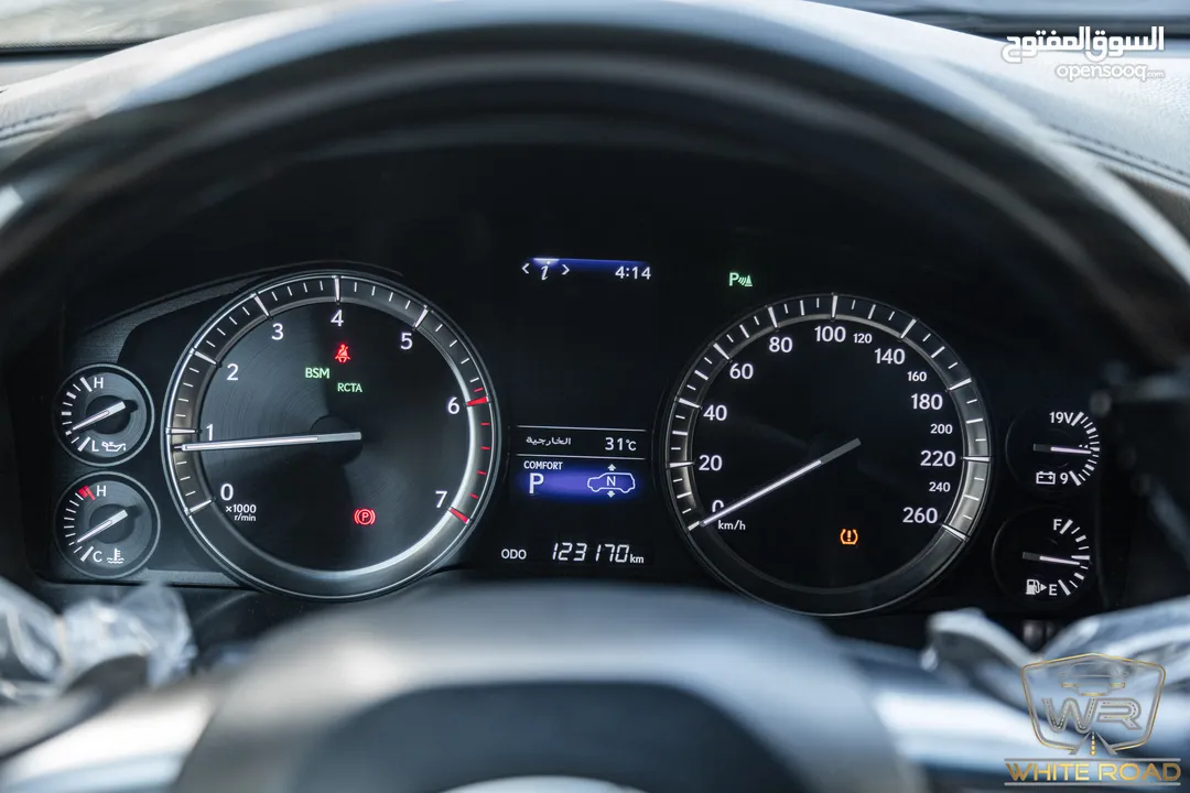 Lexus Lx570s 2019   السيارة وارد الشركة و قطعت مسافة 123,000