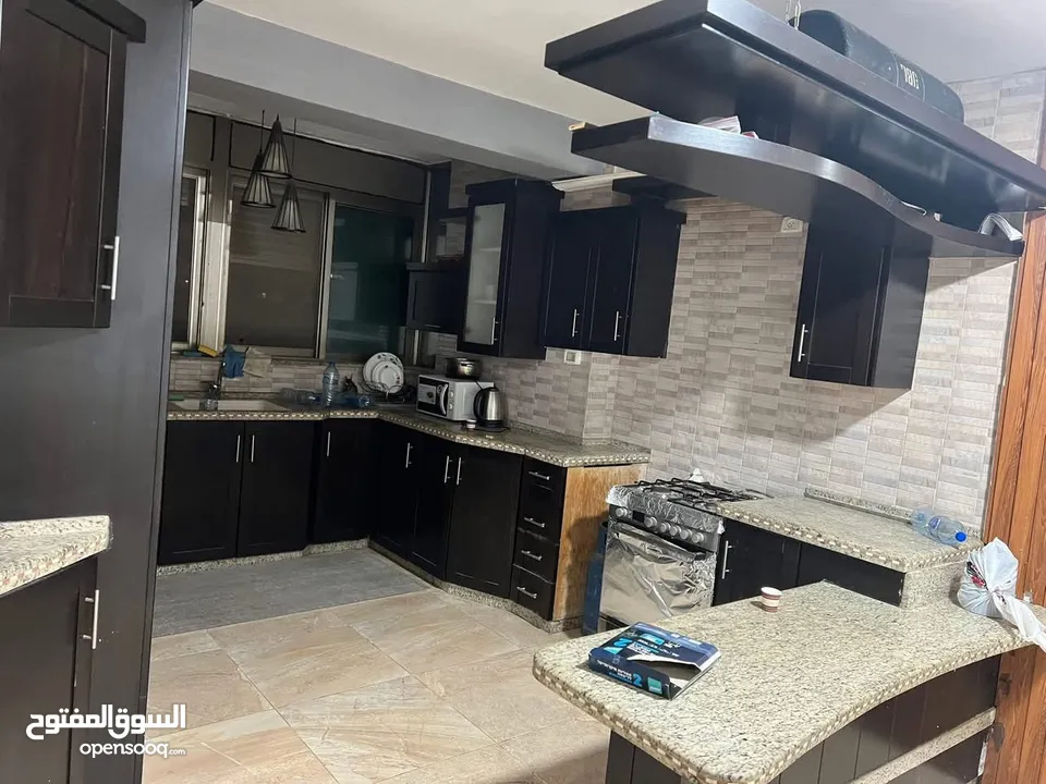 شقه مفروشه للايجار في الارسال قرب مفروشات الرونق لموظفين