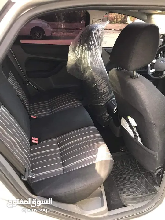 car ford focus 2009 hatchback for sale   سيارة فورد فوكس 2009 لون سلفر  هاتش باك للبيع