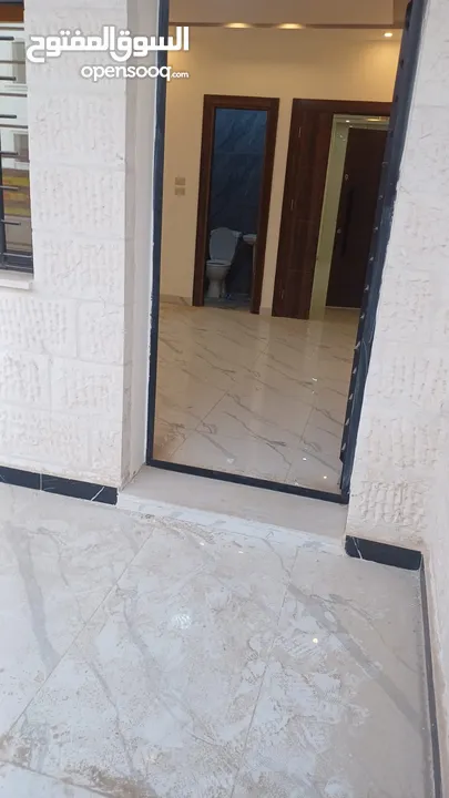 شقه جاهزة للبيع بناء جديد لم تسكن من قبل.