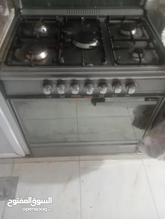 غاز 5 عيون +فرن+بربيش وساعه بحالة ممتازة جداً