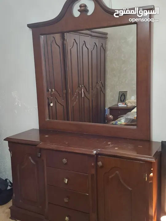 غرفة نوم كاملة بحالة ممتازة