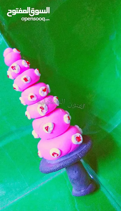 مجسم بيت خشبي"عمل يدوي"من الصلصال / المعجون مع عرباية من الخشب عرض خاص فقط 25 دينار بدلاً من 50دينار