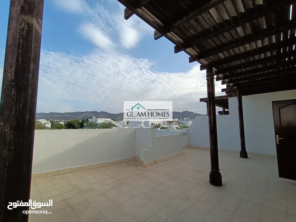 5 Bedrooms Villa for Rent in Shatti Al Qurum REF:533S