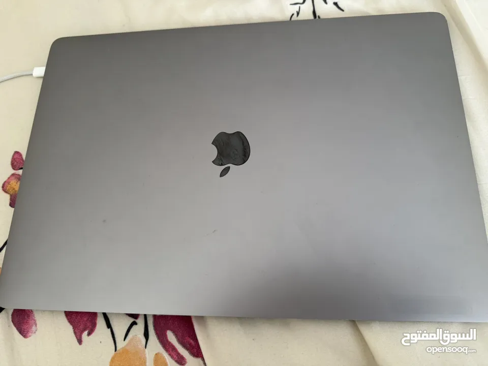 Apple MacBook i19