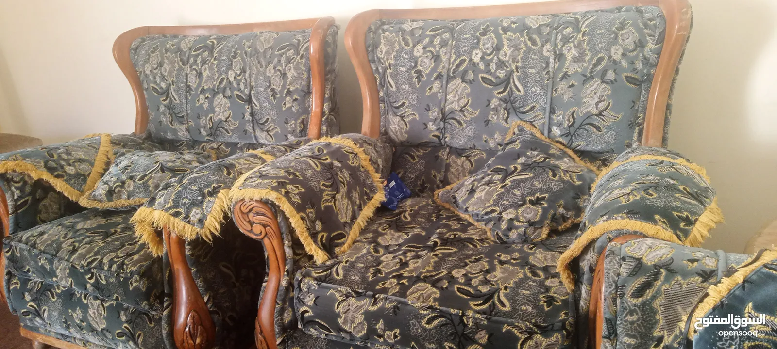 طقم كنب للبيع بحالة ممتازة جدا