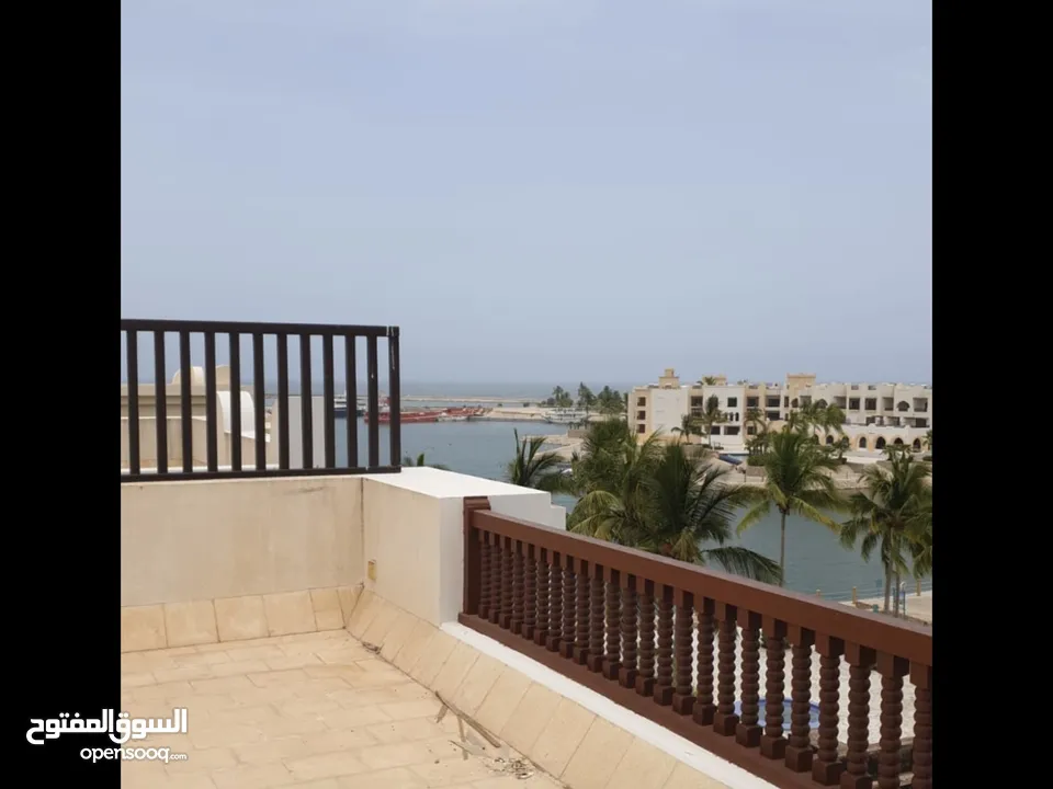 Luxury apartment with a private Roof  شقة فاخرة مطلة مباشرة على المارينا- منتجع هوانا صلالة