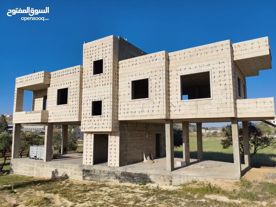 الارض والبناء للبيع سعر حرق عالكاش موجود في دورا بس تقسيط او كاش يحج وتعال