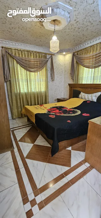 شقة مفروشة فاخرة للايجار مساحة 90 غرب شارع الجامعة ب 200م وشمال مسجد علياء التل