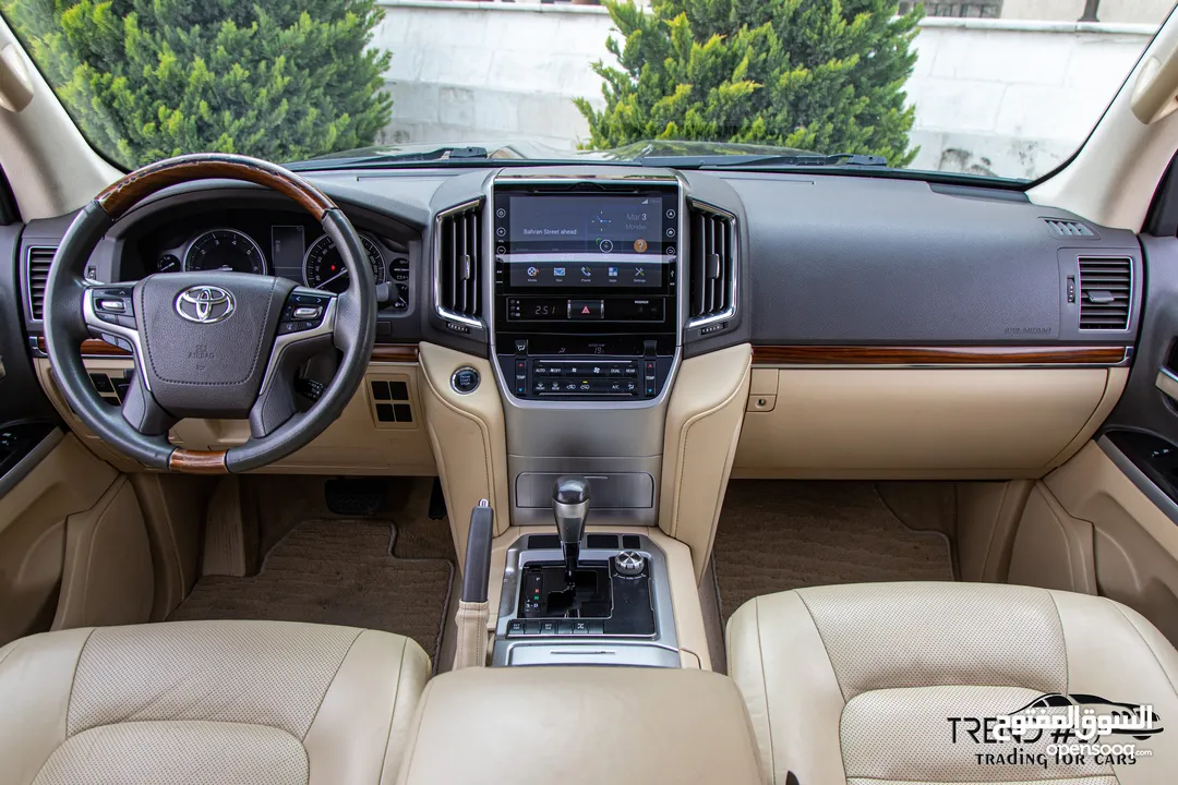 Toyota Land Cruiser VX-E 2016   السيارة وارد و بحالة الوكالة