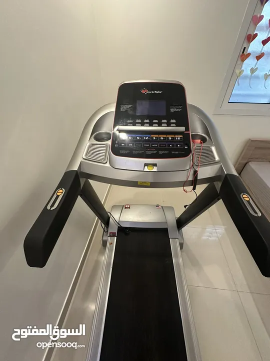 Semi-commercial AC motorized Treadmill with Automatic incline for home/office workout