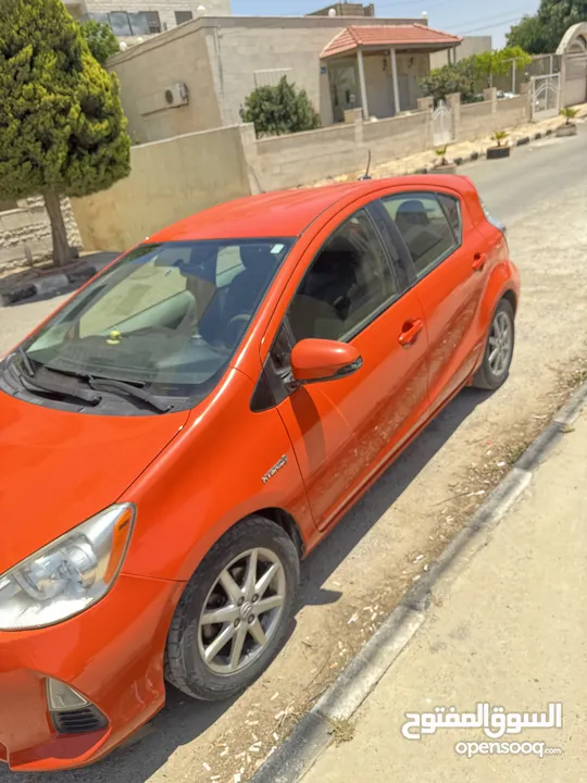 تويوتا بريوس سي بحالة ممتازة 4 جيد