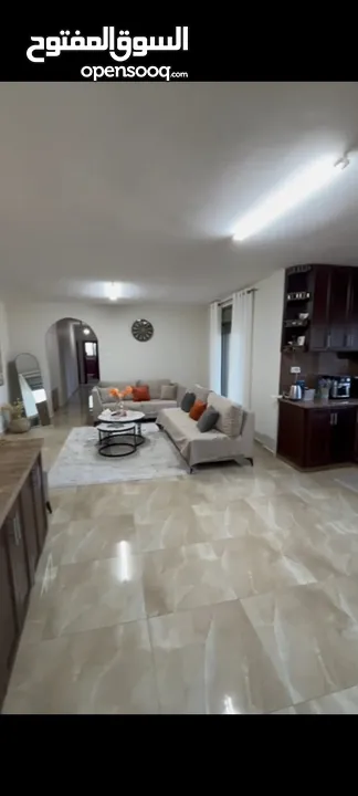 شقة سكنية 165 متر صافي بإطلالة مباشرة على جامعة بيرزيت الشارع الرئيسي