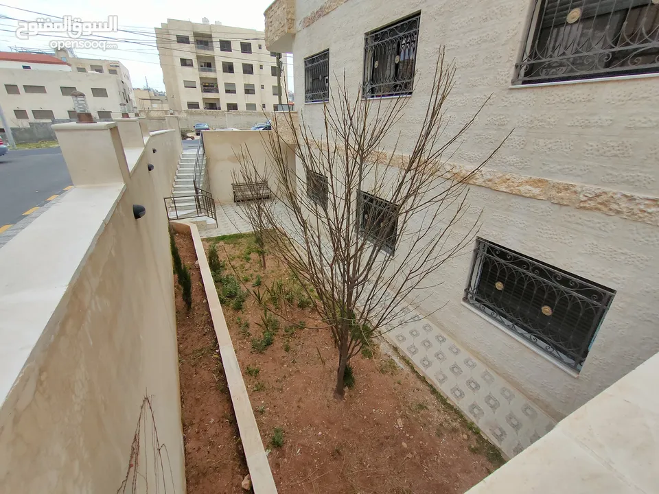 شقة مع حديقة للبيع في أجمل مناطق ابو نصير