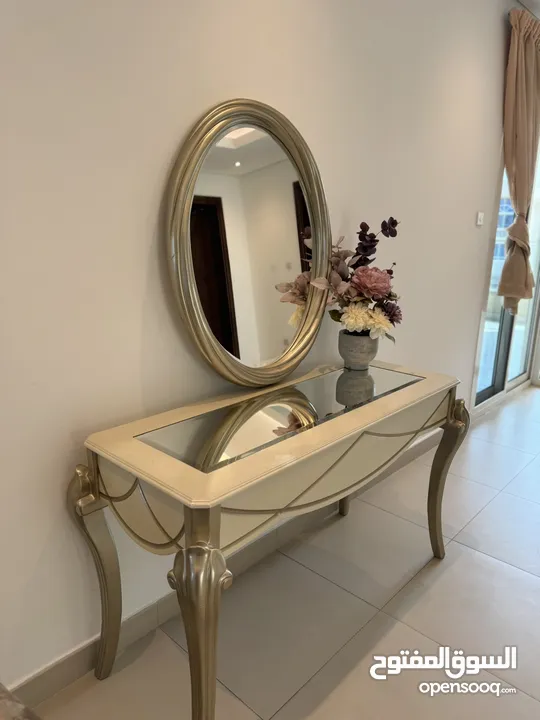 Modern Console Table with Oval Mirror