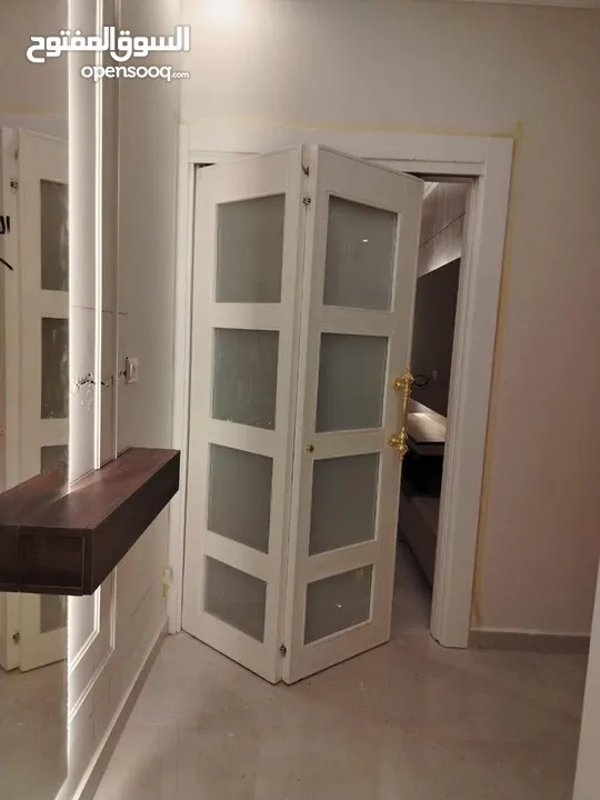 ابواب خشبيه داخليه و خارجيه بتصاميم حديثه وفاخره وعصريه جميع الانواع دهان  او تلبيس pvc  وقشره بلوط
