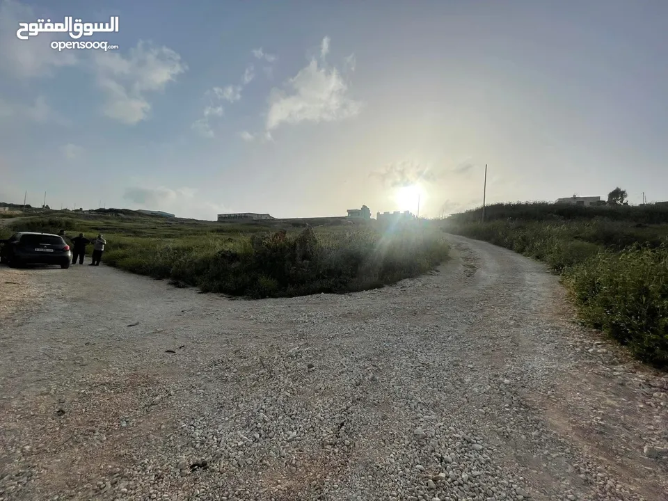 نمرة أرض للبيع أو البدل ع سيارة