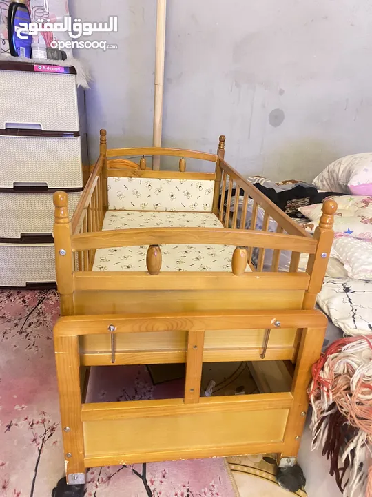 كرسي اطفال + سرير طفل