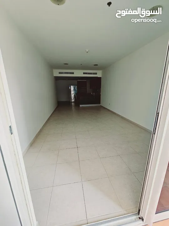 شقة أنيقة ومثالية للإيجار في برج النخلة بمارينا دبي: غرفة نوم واحدة بمساحة 960 قدم مربع، غير مفروشة