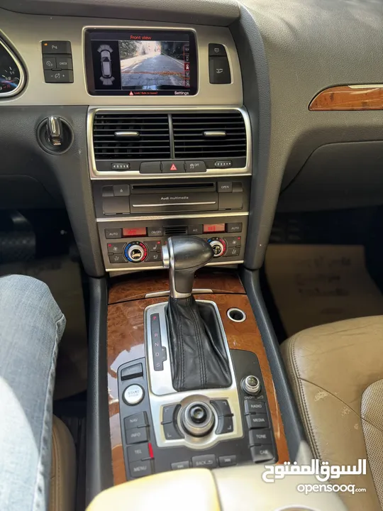 Audi Q7 in excellent condition no accidents