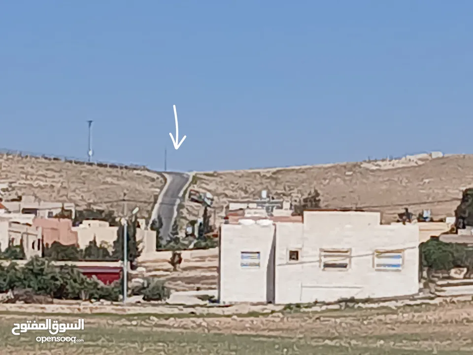 أرض مميزة في الموقر (مطل الحاتمية)