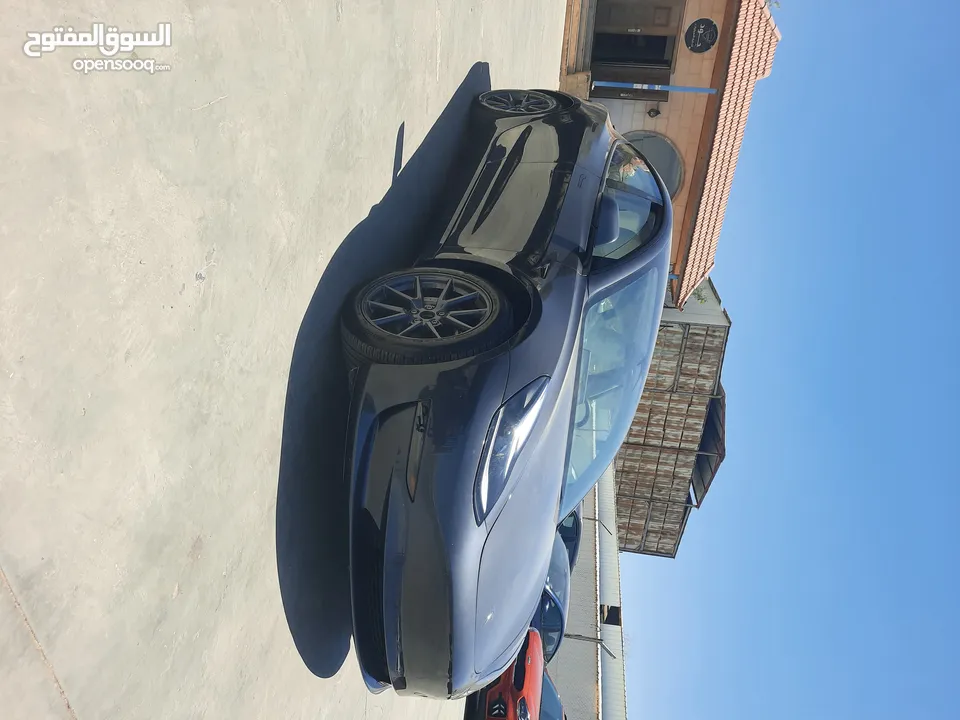 تيسلا موديل 3 موديل 2023 لون فيراني داخل ابيض عداد قليل بسعر مناسب