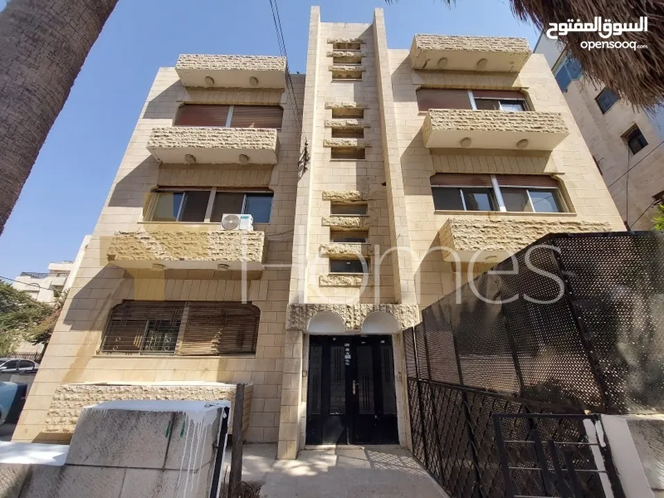 عمارة سكنية للبيع في ام اذينة بمساحة بناء 650م