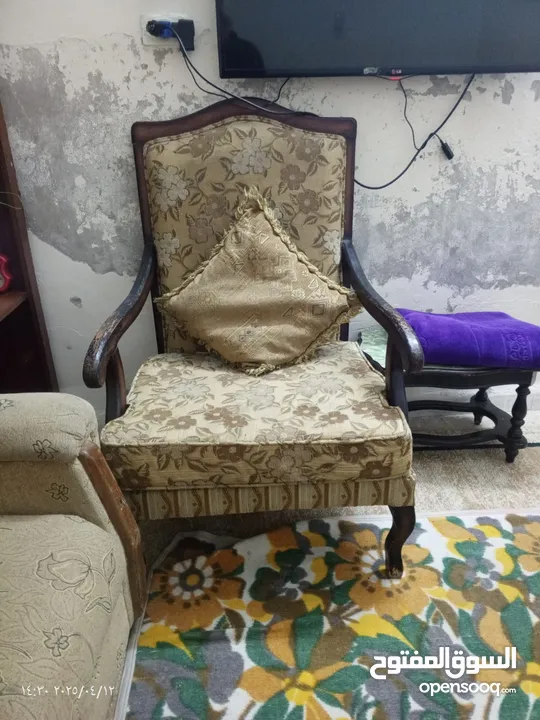 كنب بحالتة الجديد