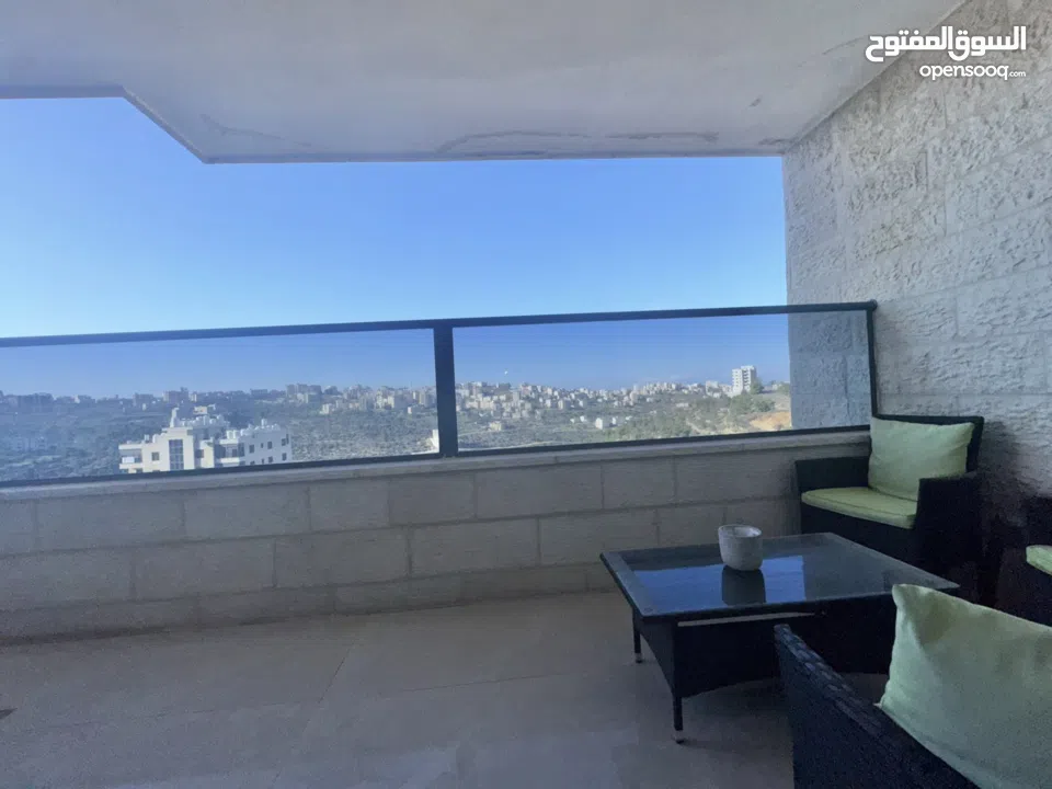 شقة للبيع مع مدخل خاص