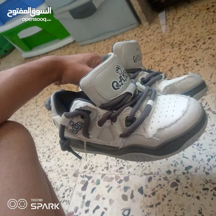 بوت كثير كثير مرتب البوت ما شاء الله احسن من هيك مفش البوت زي ما مبين بالصورة لون رمادي