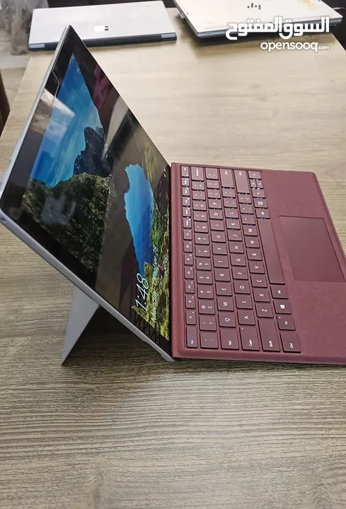 اخف جهاز لابتوب في العالم  Microsoft Surface Pro بسعر خرافي