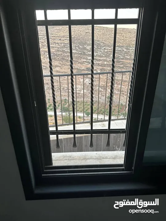 منزل 3 طبقات جاهز للسكن مع قطعة أرض للبيع في بيت لحم