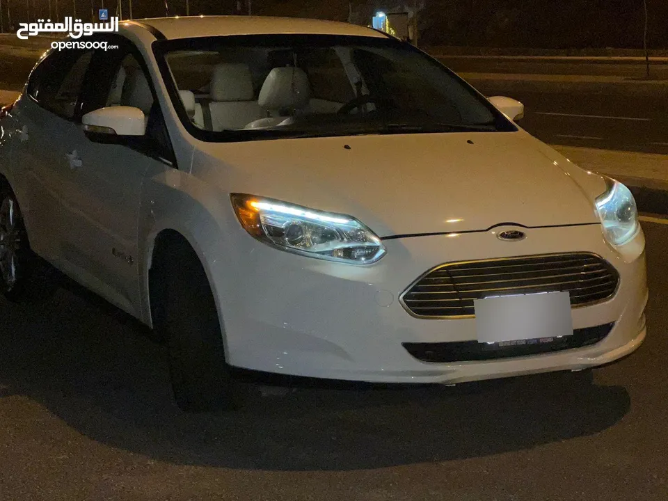 فورد فوكس كهرباء 2015 نظيفة جداً للبيع بسعر ممتاز