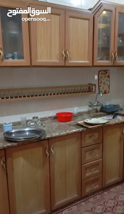 غرفة مطبخ المنيوم وخشب زان اصلي لون مميز وخزائن وأبواب المنيوم وخشب زان للبيع في نابلس