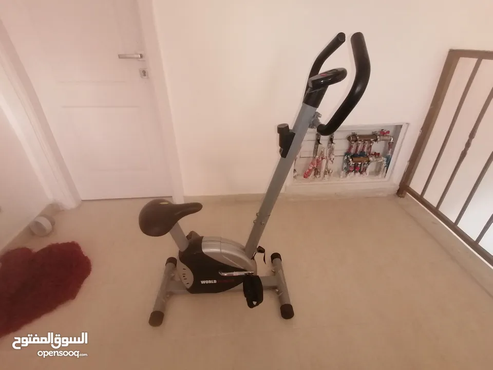 دراجة رياضية ثابتة لتخسيس الجسم وحرق الدهون بحالة الجديد