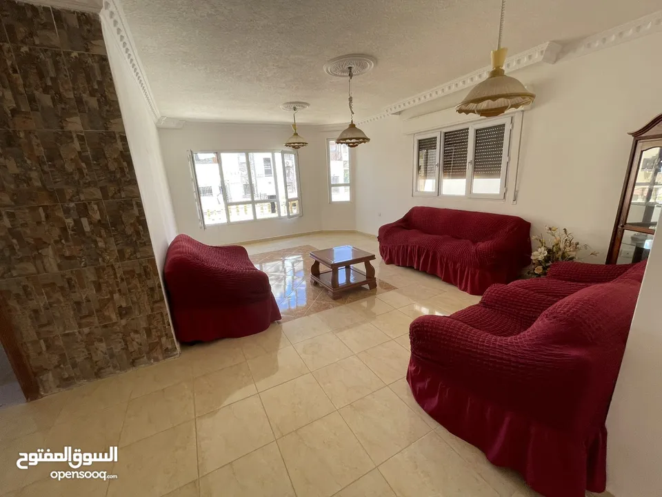 عمارة للبيع فل عقبة تاسعة جمعيات شقتين كل شقة 200 متر+ تسوية 80 متر بسعر مغري مساحة الارض 476