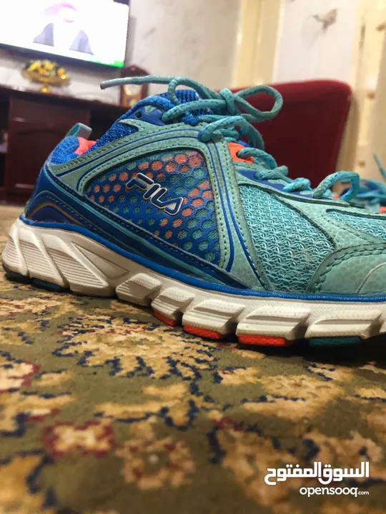 FiLA  مريح جدا جدا بحالة الوكالة ملبوس 4 ايام العيد مقاس 40