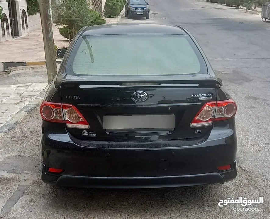 توبوتا كورولا 2013 سبورت 1800سي سي لون أسود بحالة الوكالة