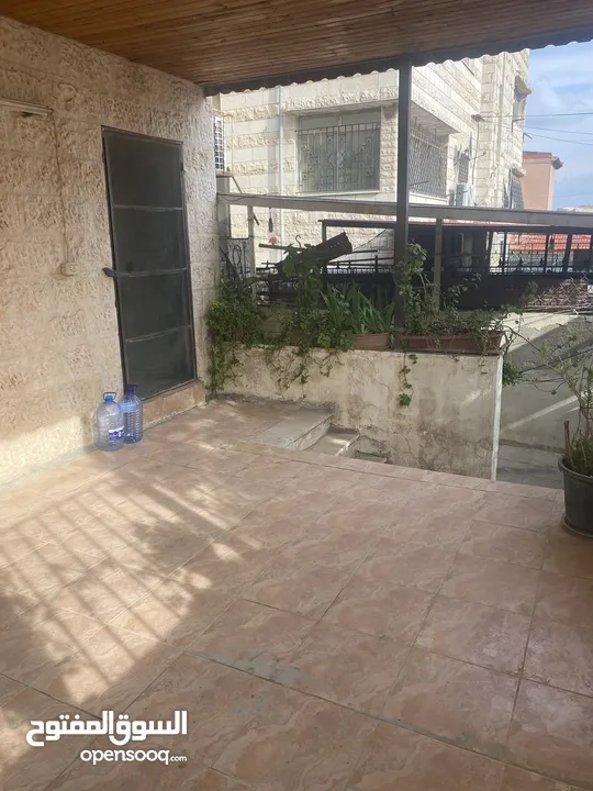 شقة ارضية للبيع بجبل الحسين ، شارع يافا ، عمارة 82 ، شقة 1 مع ترس وكراج سيارة