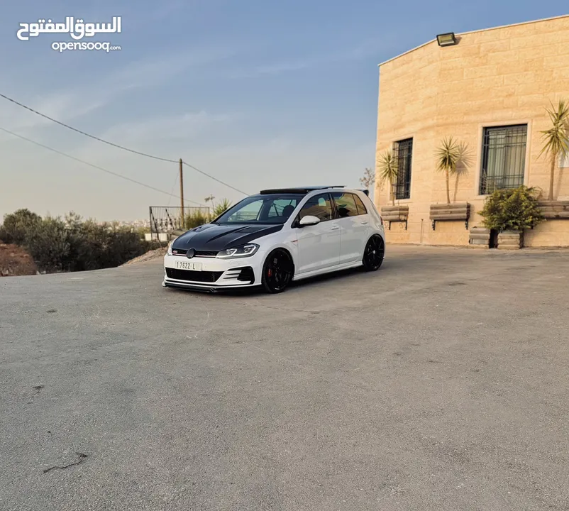 سيارة التوب جديده يد اولى والمعروف لايعرف