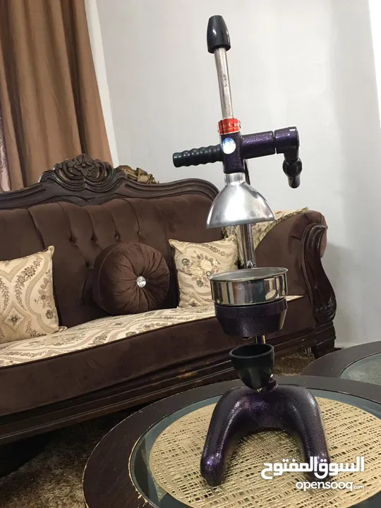عصاره عصير عدد 2 مستعمل وكاله الوكاله  وحده كهربائيه والأخرى يدويه