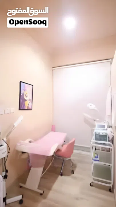 صالون تجميل نسائي فاخر بمساحة واسعة في منطقة مواطنين مجهز بجميع الادوات و المعدات في الجرف عجمان