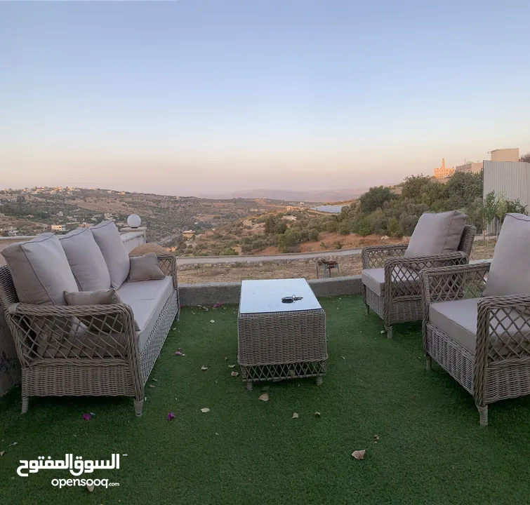 مزرعة فخمة خاصة مع فيلا دوبلكس للبيع في أرقى مناطق السلط ام جوزه ، إطلالات ساحرة وخلابة
