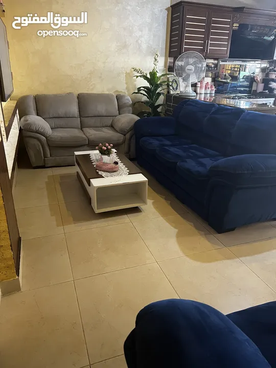كنبايات بحاله جيدة للبيع
